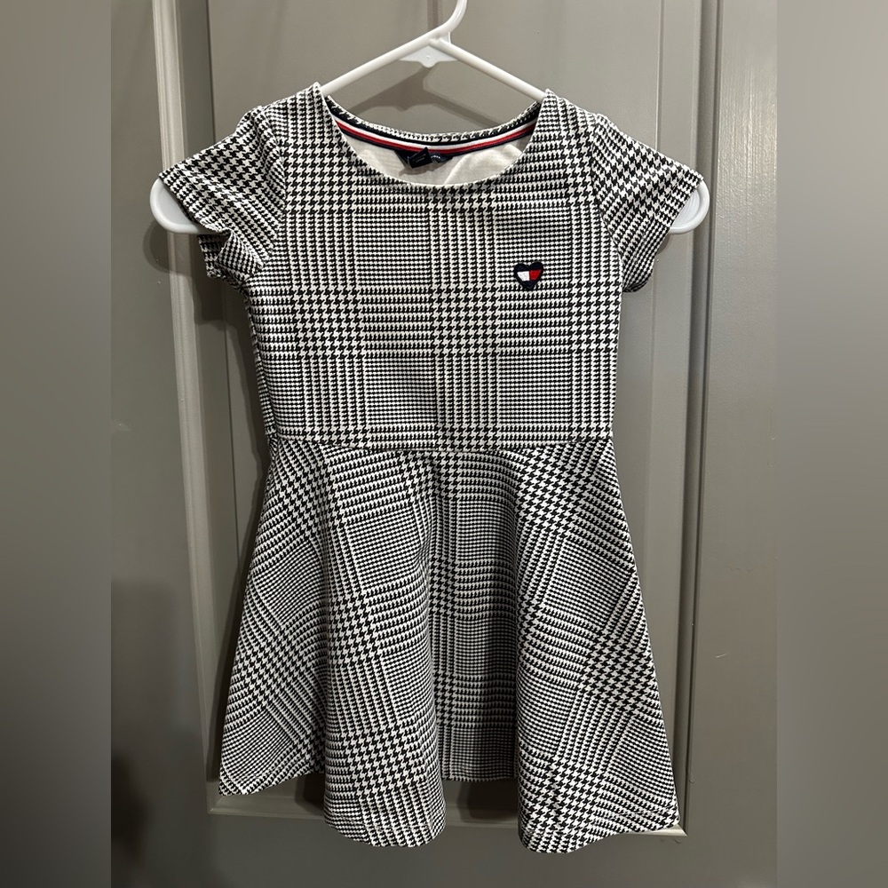 Tommy Hilfiger Size 5 Black/White Cap Sleeve Dress Pre-owned
